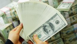 الدولار قرب أدنى مستوى في 3 سنوات