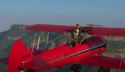 في مشهد خطير.. توم كروز يجلس على جناح طائرة! (فيديو)