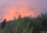 حريق في احراج بلدة رحبة وعملية الاطفاء تواجه صعوبة نتيجة وعورة الموقع
