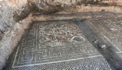 اكتشاف لوحة فسيفساء أثرية نادرة في مدينة سورية