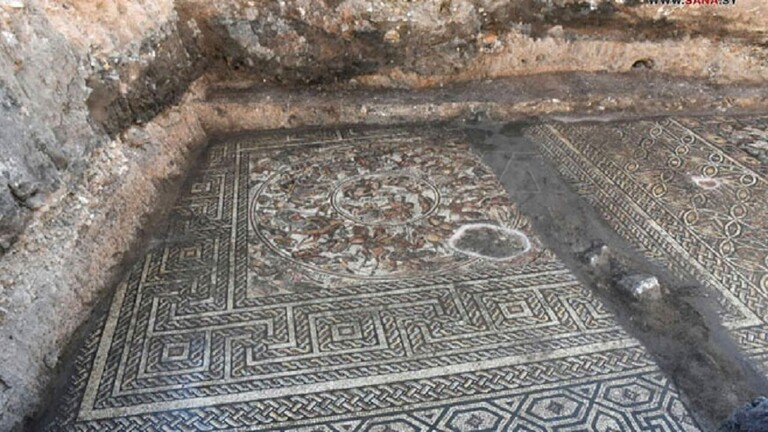 اكتشاف لوحة فسيفساء أثرية نادرة في مدينة سورية