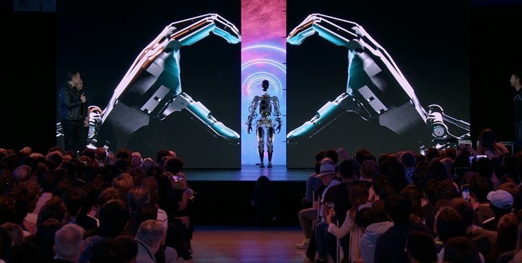 بالفيديو: إيلون ماسك يقدم روبوت “تيسلا” الجديد الرامي إلى “تغيير الحضارة”