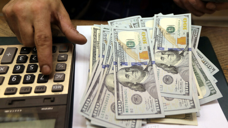 الدولار يكسر الأرقام القياسية في مصر
