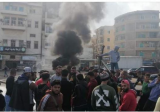 اصحاب بسطات قطعوا الطريق امام مركز شرطة بلدية طرابلس