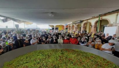 بالفيديو: بلدة مكسيكية تدخل “غينيس” بـ5 أطنان من صلصة الـ”غواكامولي”