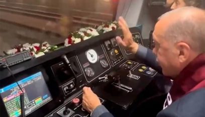 بالفيديو: إردوغان يقود قطاراً ويغني مع الأطفال!