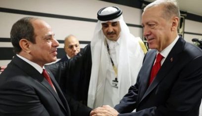 مصافحة…هي الاولى بين إردوغان والسيسي في قطر