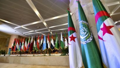 الرئيس الجزائري تسلم رئاسة القمة العربية ال31