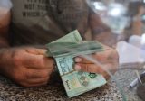 الرواتب.. هوة واسعة بين ما هو مطلوب وما كانت تنوي الحكومة القيام به