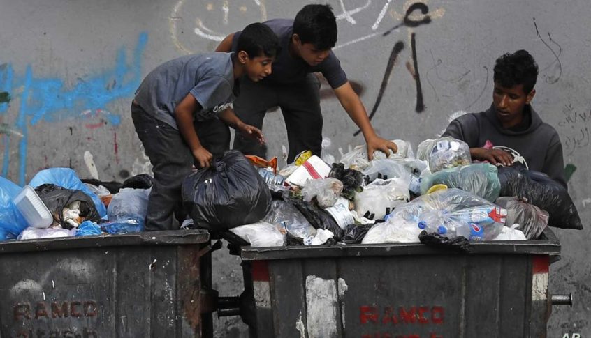 نكش النفايات «مهنة» للكبار… والصغار (زينب حاوي – الأخبار)