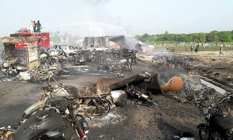 قتيل و8 جرحى بانفجار استهدف سوقاً جنوب غرب باكستان