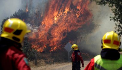 بالفيديو: النيران تلتهم مئات المنازل في تشيلي وتوقع قتيلين