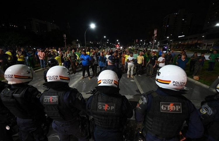 مواجهات بين أنصار بولسونارو والشرطة في برازيليا