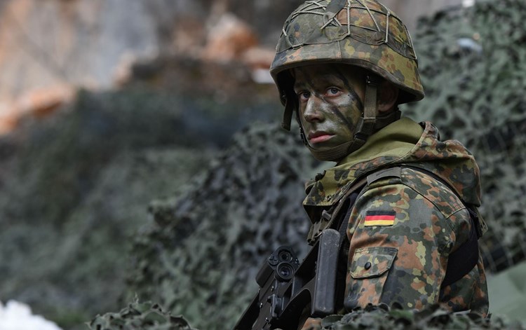 ألمانيا تتراجع عن وعود زيادة الإنفاق العسكري من ناتجها المحلي