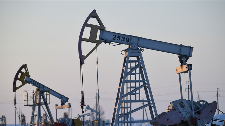 النفط يرتفع مع زيادة حالة الضبابية في الإمدادات