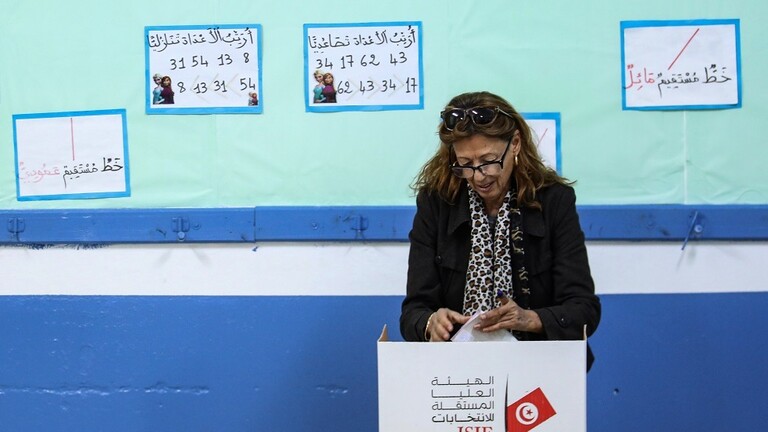 مراكز الاقتراع في تونس تغلق أبوابها