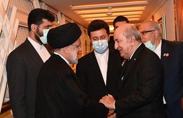 رئيسي يوجّه دعوةً إلى نظيره الجزائري لزيارة طهران