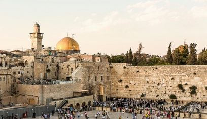 الاحتلال يقتحم المصلى القبلي في الأقصى ويجبر المعتكفين على مغادرته