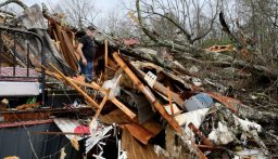 العواصف تقتل 21 شخصاً على الأقل في 4 ولايات أميركية‎‎