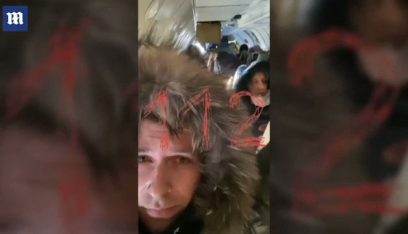 بالفيديو: لحظات رعب عاشها ركاب طائرة.. فُتح بابها في الجو!