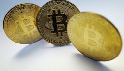 بيتكوين تسجل مستوى قياسيًا مرتفعًا جديدًا عند 111051 دولارا بارتفاع 2.2 بالمئة