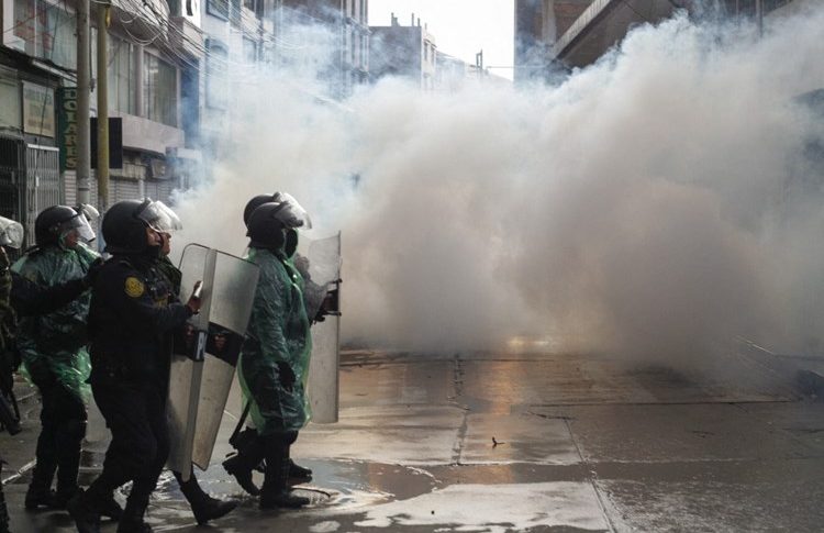 16 جريحًا بصدامات بين متظاهرين وقوات الأمن في البيرو