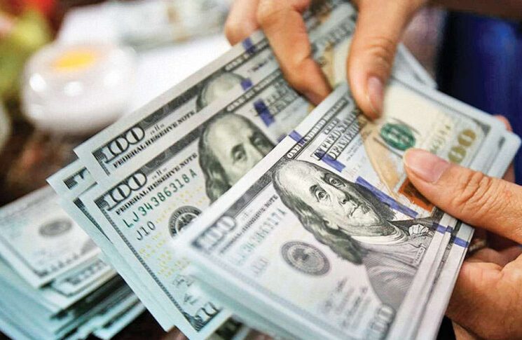 تراجع الدولار قبل إصدار مؤشر أسعار المستهلك