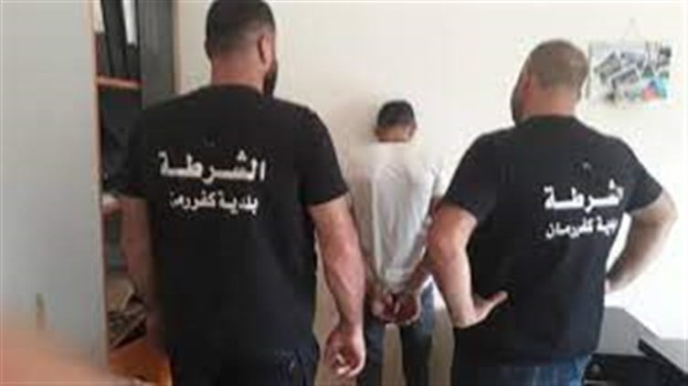 شرطة بلدية كفررمان داهمت مبنيين تقطنهما عائلات سورية ورحلت الداخلين خلسة إلى لبنان
