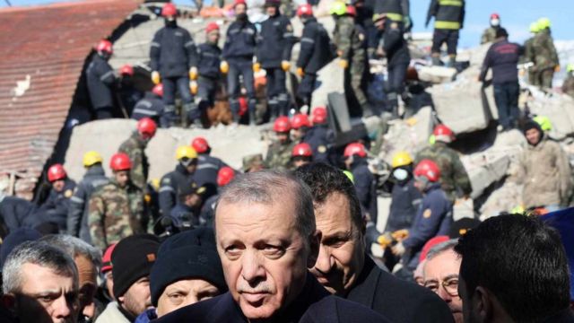 الاندبندنت: أردوغان يواجه غضب شعبه بعد الزلزال!