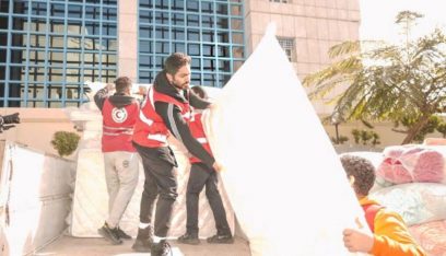 بالفيديو: تامر حسني مع الهلال الأحمر لأجل متضرّري الزلزال في سوريا