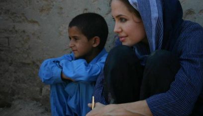 أنجلينا جولي تطلق حملة تبرعات للدفاع المدني السوري
