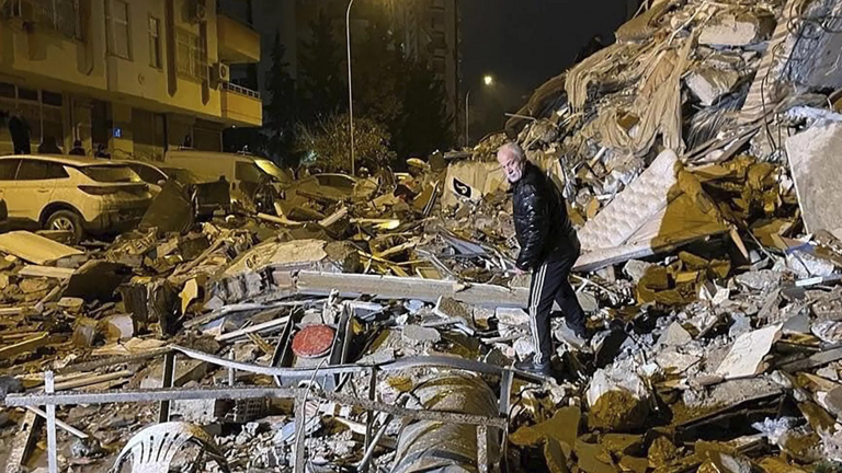 ارتفاع حصيلة ضحايا الزلزال في تركيا