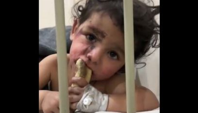 فيديو يفطر القلوب لطفل سوري بعد مقتل أهله..