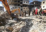 فوج الهندسة في الجيش بدأ أعمال البحث والإنقاذ في مدينتي البستان التركية وجبلة السورية