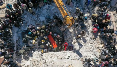 انتشال امرأة على قيد الحياة في مدينة إسكندرون بعد أكثر من 100 ساعة على الزلزال