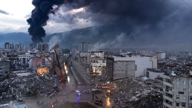 سكاي نيوز- إدارة الطوارئ والكوارث التركية: ارتفاع عدد قتلى الزلزال في تركيا إلى 44218 قتيلا