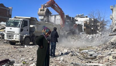 سانا: هجوم يستهدف مبنى سكنياً في حي المزة بدمشق ناجم عن عدوان إسرائيلي (فيديو)