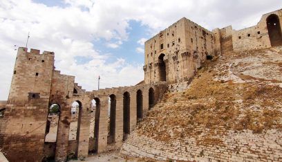الصور الأولى لقلعة حلب بعد تعرضها لأضرار جراء الزلزال