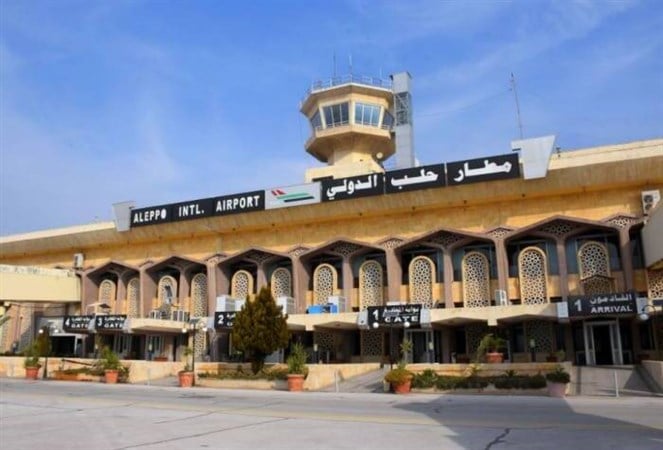 الدفاع المدني السوري: نعمل على إخماد حريق كبير في 3 سيارات لنقل المحروقات قرب مطار حلب الدولي