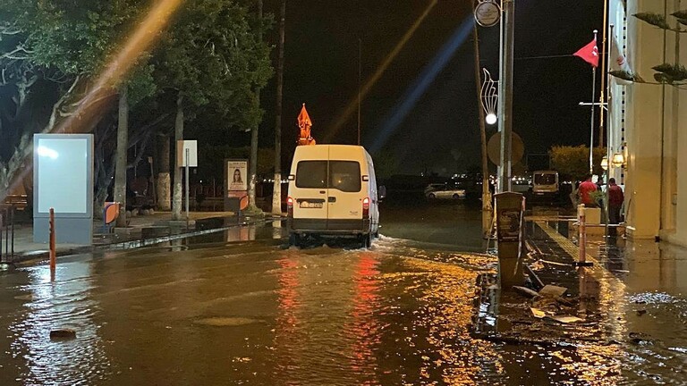 بالصور: المياه تغمر الإسكندرونة جنوب تركيا!