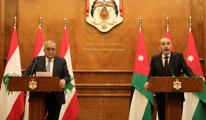 بو حبيب ونظيره الأردني أكدا أن “العمل جار على إيجاد حلول للأزمة السورية
