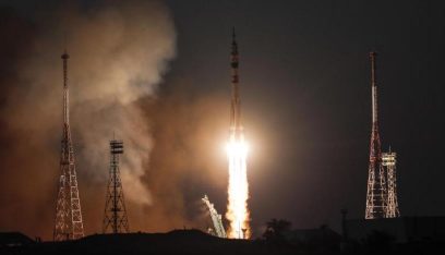 روسيا تطلق قمراً صناعياً عسكرياً إلى الفضاء