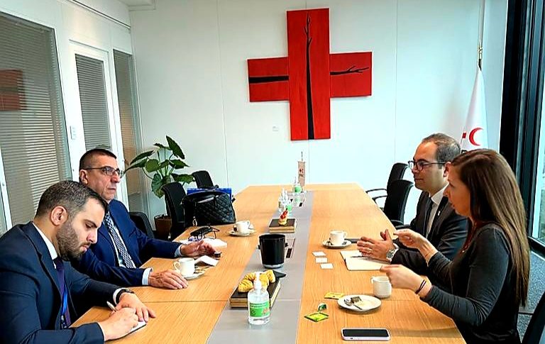 الحجار التقى في جنيف وفد الاتحاد الدولي لجمعيات الصليب الأحمر والهلال الأحمر