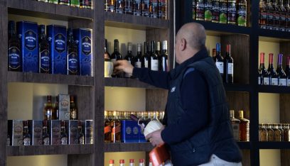 الجمارك العراقية تمنع استيراد الكحول…في قانون مثير للجدل (بالصور)