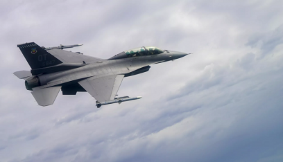 طائرتان أميركيتان من طراز F-16 تهبطان اضطرارياً في اليابان