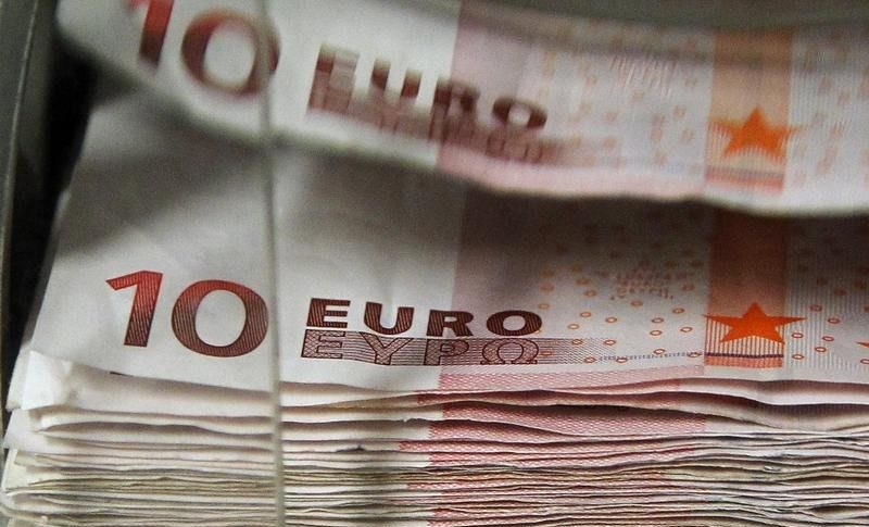 اليورو قرب قاع أسبوعين
