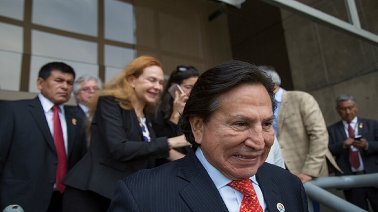 بيرو تتسلم رئيسها السابق توليدو المطلوب بتهم فساد
