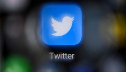 عودة العلامة الزرقاء على “تويتر” إلى حسابات مشاهير دون موافقتهم