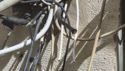 قوى الامن: توقيف سارقي الأسلاك الكهربائية عن الشبكة العامة في إقليم الخروب