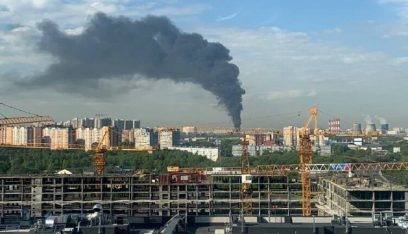 حريق هائل بمستودع للإطارات المستعملة في ضواحي موسكو